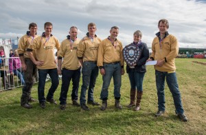 T.O.W WINNERS CORNHILL TOW TEAM. 2ND PLACE KEITH YOUNG FARMERS. CHRISTINE MURPHY FROM KEITH PRESENTS THE SHIELD TO THE TEAM